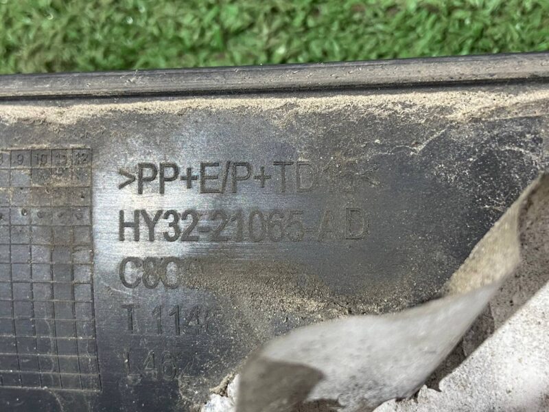 LR082943 Front left door molding Land Rover Discovery 5 L462 (2017-) used cost 49 € in stock 2 pcs.
