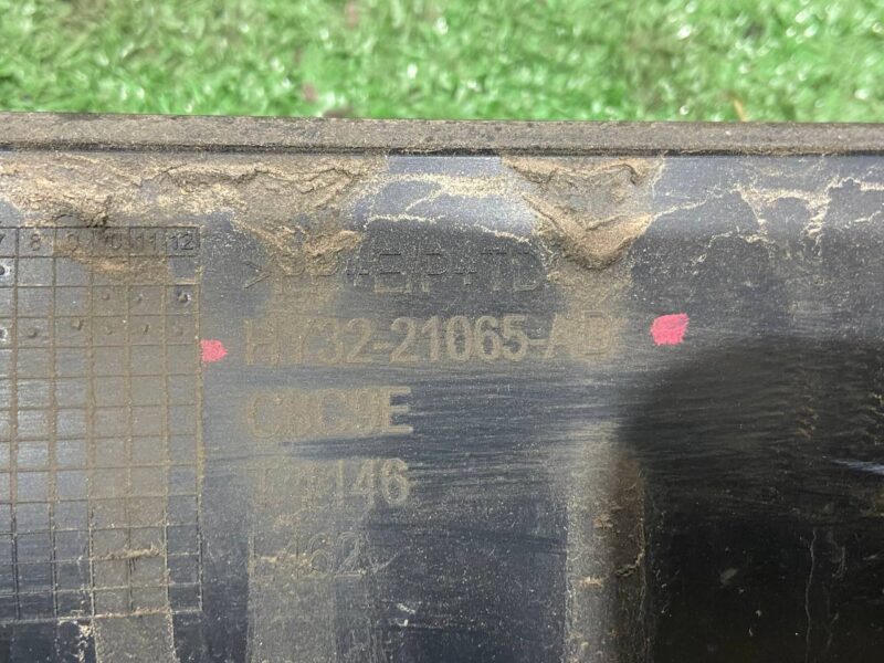 LR082943 Front left door molding Land Rover Discovery 5 L462 (2017-) used cost 49 € in stock 2 pcs.
