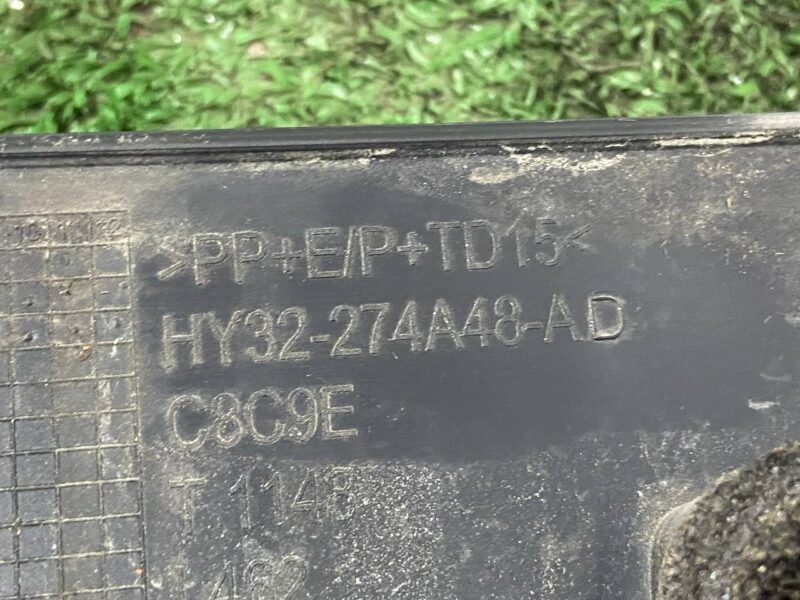 LR082944 Exterior door molding rear right Land Rover Discovery 5 L462 (2017-) used cost 40 € in stock 1 pcs.