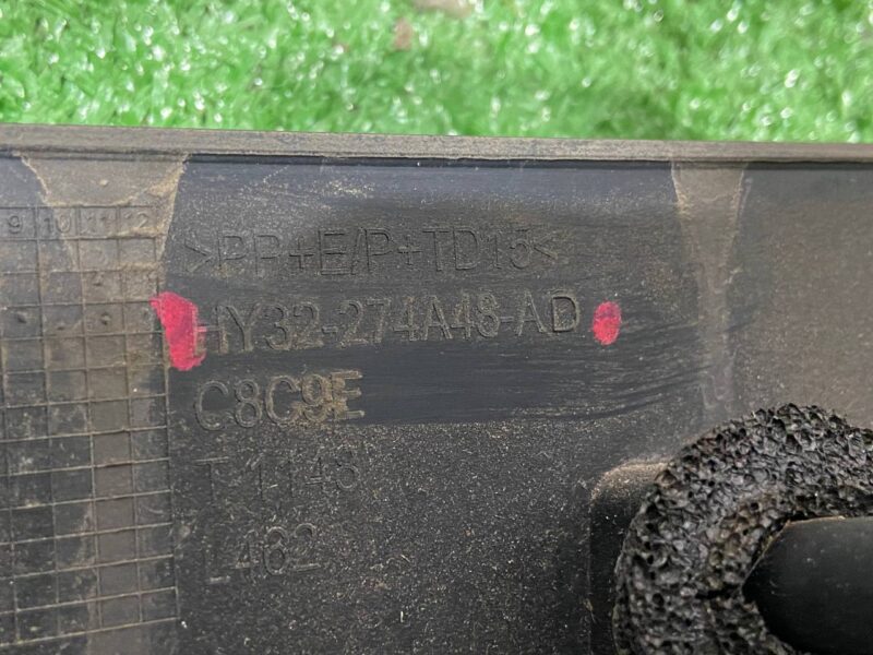 LR082944 Exterior door molding rear right Land Rover Discovery 5 L462 (2017-) used cost 40 € in stock 1 pcs.