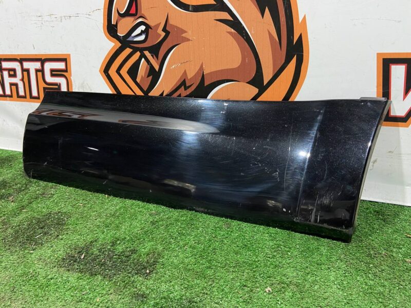 LR082945 Rear Left Door Exterior Molding Used Land Rover Discovery 5 L462 (2017-) cost 50 € in stock 4 pcs.