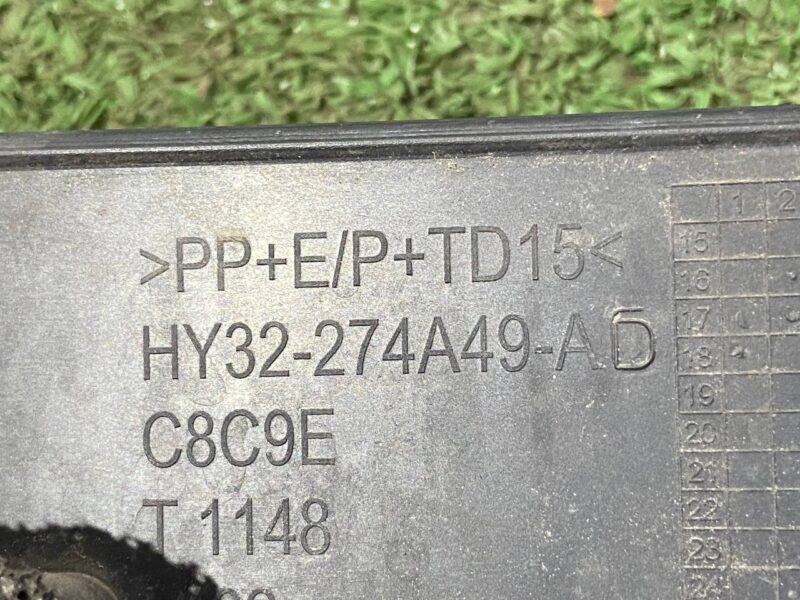 LR082945 Rear Left Door Exterior Molding Used Land Rover Discovery 5 L462 (2017-) cost 50 € in stock 4 pcs.