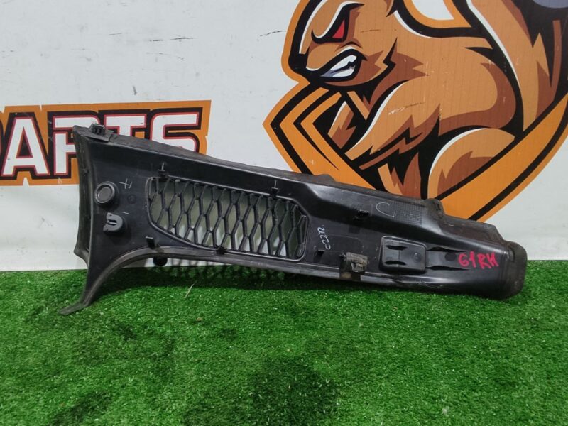 LR082948 Tailgate trim panel right Land Rover Discovery 5 L462 (2017-) used cost 22 € in stock 4 pcs.