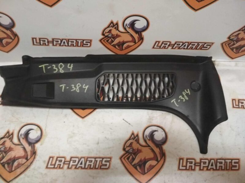 LR082948 Tailgate trim panel right Land Rover Discovery 5 L462 (2017-) used cost 22 € in stock 4 pcs.