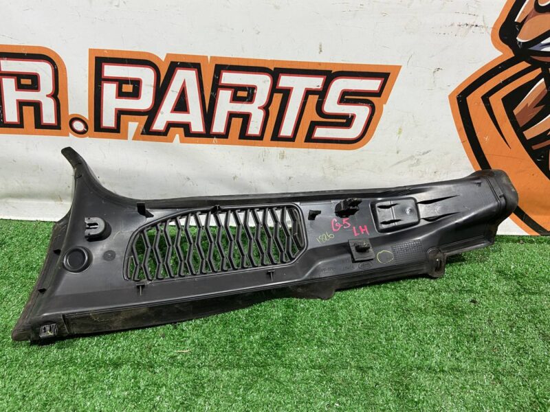 LR082949 Left tailgate trim panel Land Rover Discovery 5 used - Image 12