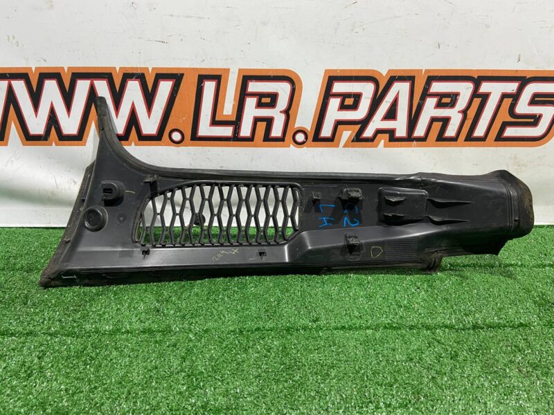 LR082949 Left tailgate trim panel Land Rover Discovery 5 used cost 22 € in stock 3 pcs.