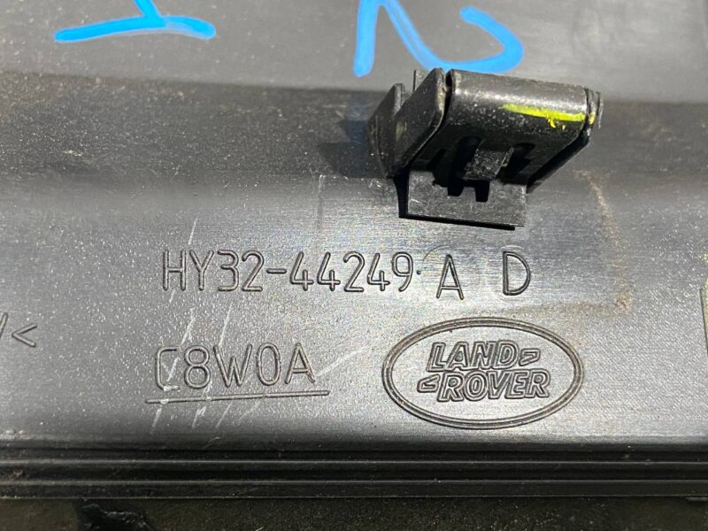 LR082949 Left tailgate trim panel Land Rover Discovery 5 used cost 22 € in stock 3 pcs.