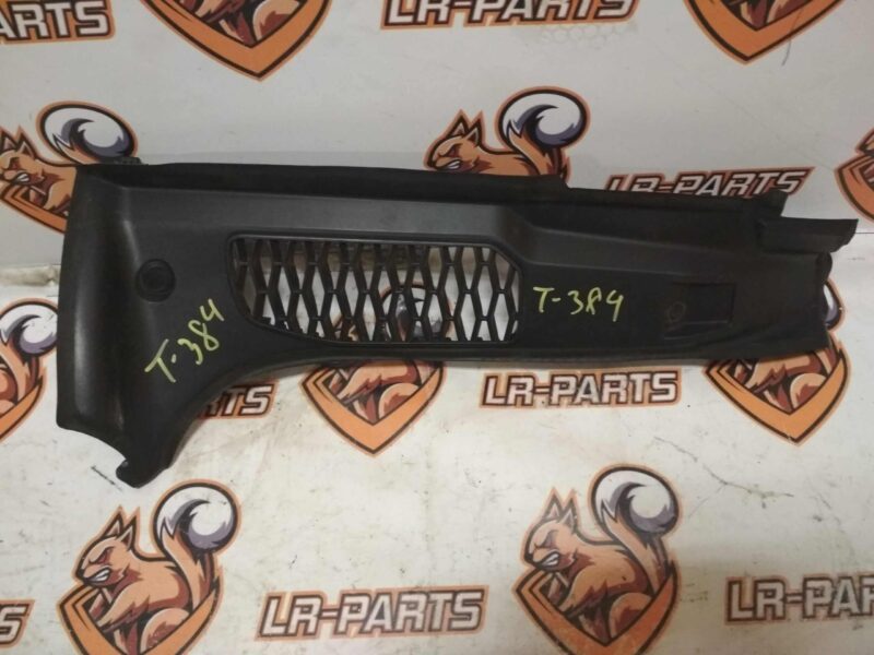 LR082949 Left tailgate trim panel Land Rover Discovery 5 used cost 22 € in stock 3 pcs.