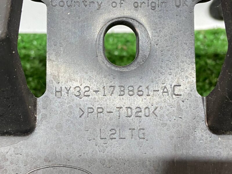 LR083041 Center rear bumper mounting bracket Land Rover Discovery 5 L462 (2017-) USED cost 40 € in stock 2 pcs.