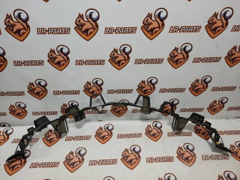 LR083041 Center rear bumper mounting bracket Land Rover Discovery 5 L462 (2017-) USED - Image 13
