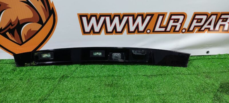 LR083124 Trunk lid molding Land Rover Discovery 5 Used cost 158 € in stock 4 pcs.