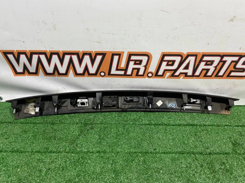LR083124 Trunk lid molding Land Rover Discovery 5 Used cost 158 € in stock 4 pcs.