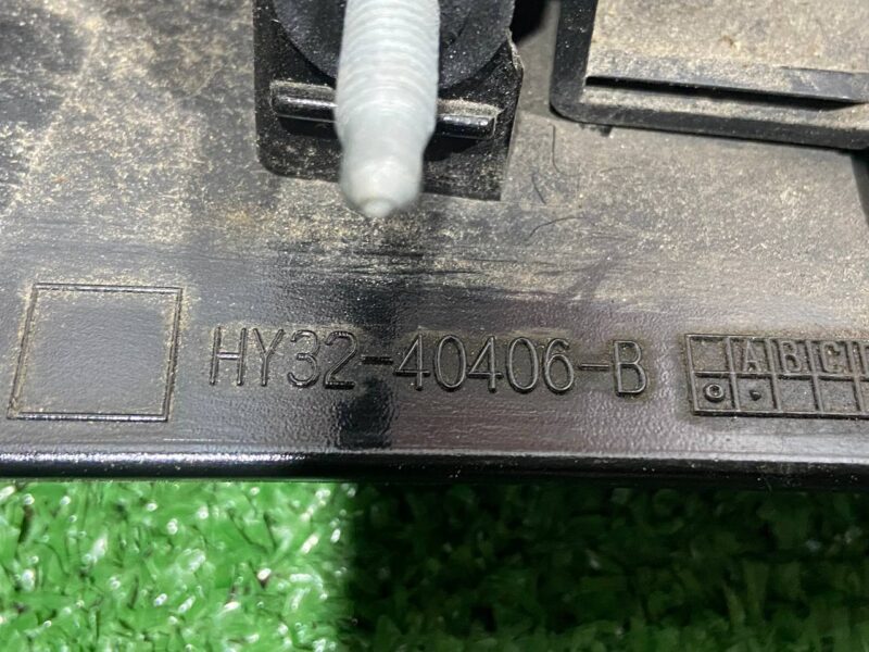 LR083124 Trunk lid molding Land Rover Discovery 5 Used cost 158 € in stock 4 pcs.