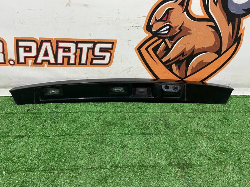 LR083124 Trunk lid molding Land Rover Discovery 5 Used cost 158 € in stock 4 pcs.