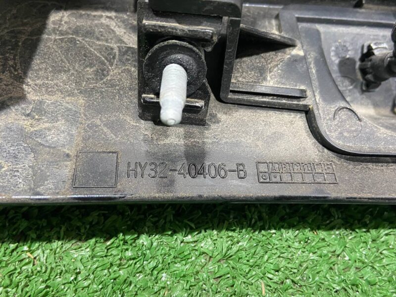 LR083124 Trunk lid molding Land Rover Discovery 5 Used cost 158 € in stock 4 pcs.