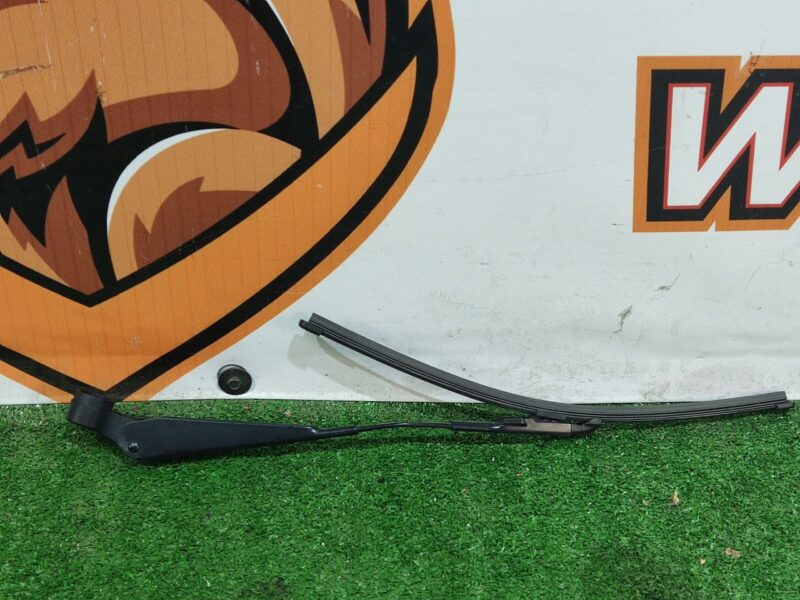 LR083129 Rear wiper arm Land Rover Discovery 5 L462 (2017-) used cost 20 € in stock 3 pcs.