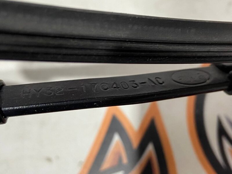 LR083129 Rear wiper arm Land Rover Discovery 5 L462 (2017-) used cost 20 € in stock 3 pcs.