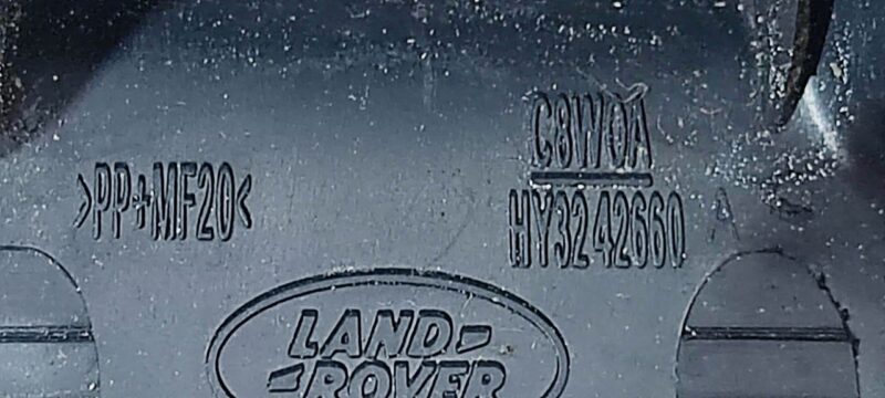 LR083221 Spoiler plug LAND ROVER DISCOVERY 5 (L462) Used cost 10,56 € in stock 1 pcs.