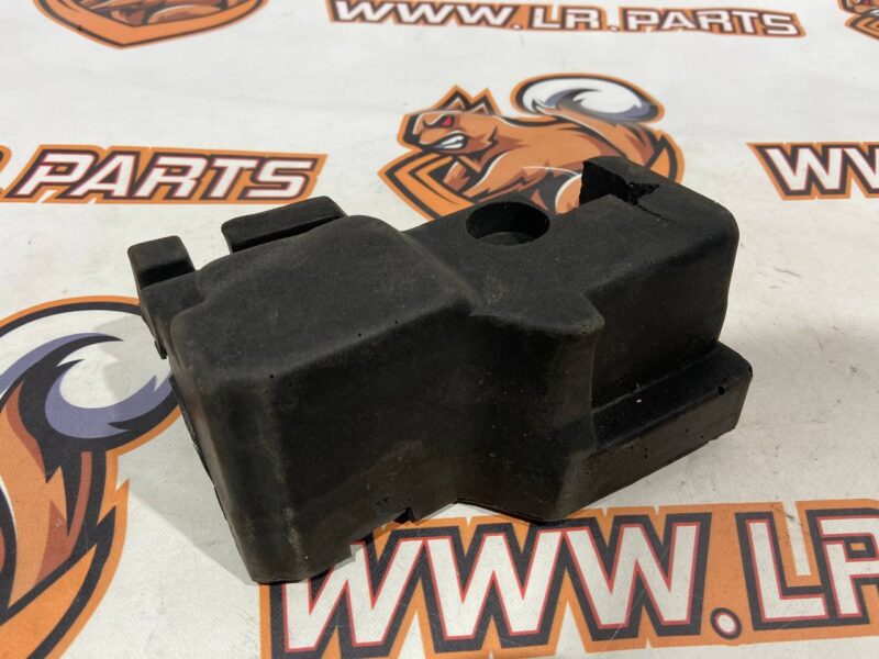 LR083278 Fender insulator right Land Rover Discovery 5 L462 used cost 20 € in stock 2 pcs.