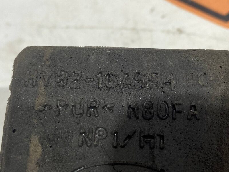 LR083278 Fender insulator right Land Rover Discovery 5 L462 used cost 20 € in stock 2 pcs.