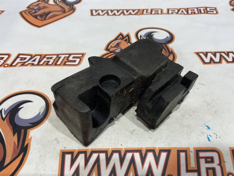 LR083278 Fender insulator right Land Rover Discovery 5 L462 used cost 20 € in stock 2 pcs.