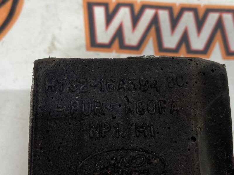 LR083278 Fender insulator right Land Rover Discovery 5 L462 used cost 20 € in stock 2 pcs.