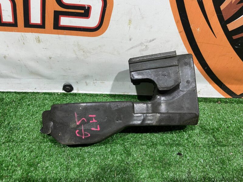 LR083279 Engine compartment insulator Land Rover Discovery 5 used cost 13 € in stock 2 pcs.