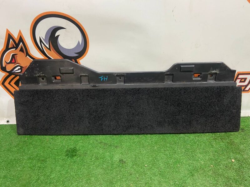 LR083971 Rear door trim panel Range Rover L405 (2013-2021) Used cost 80 € in stock 4 pcs.