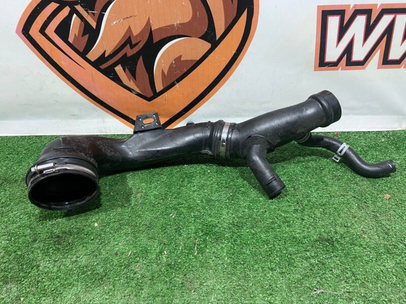 LR084060 3.0TD air filter nozzle Range Rover Sport L494 (2014-2022) Used cost 70 € in stock 5 pcs.