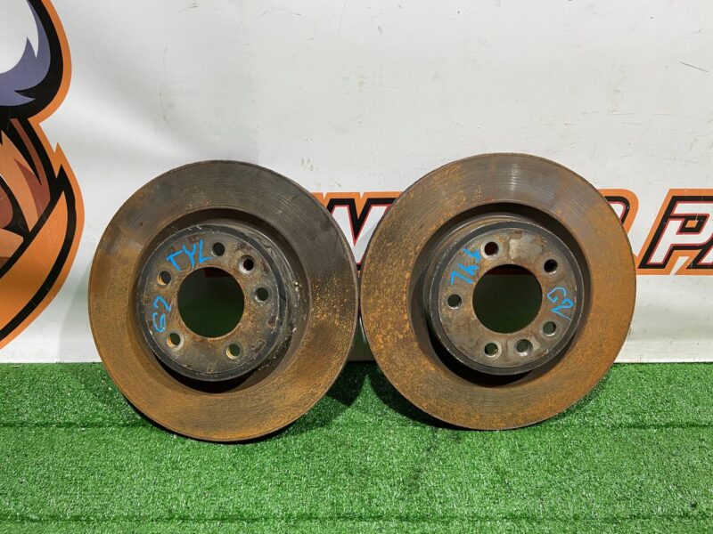 LR161897 Rear brake disc LAND ROVER DISCOVERY 5 (L462) Used cost 25 € in stock 4 pcs.