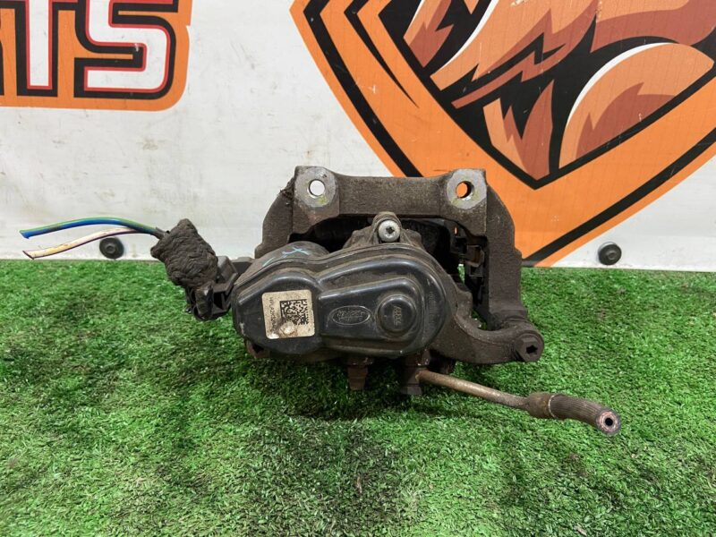 LR084120 Rear left caliper Land Rover Discovery 5 L462 (2017-) Used cost 83 € in stock 1 pcs.
