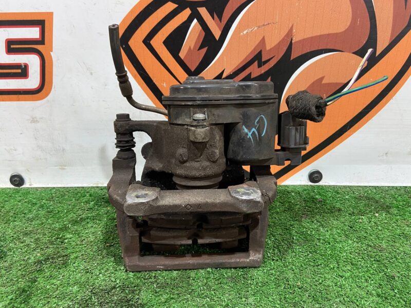LR084120 Rear left caliper Land Rover Discovery 5 L462 (2017-) Used cost 83 € in stock 1 pcs.