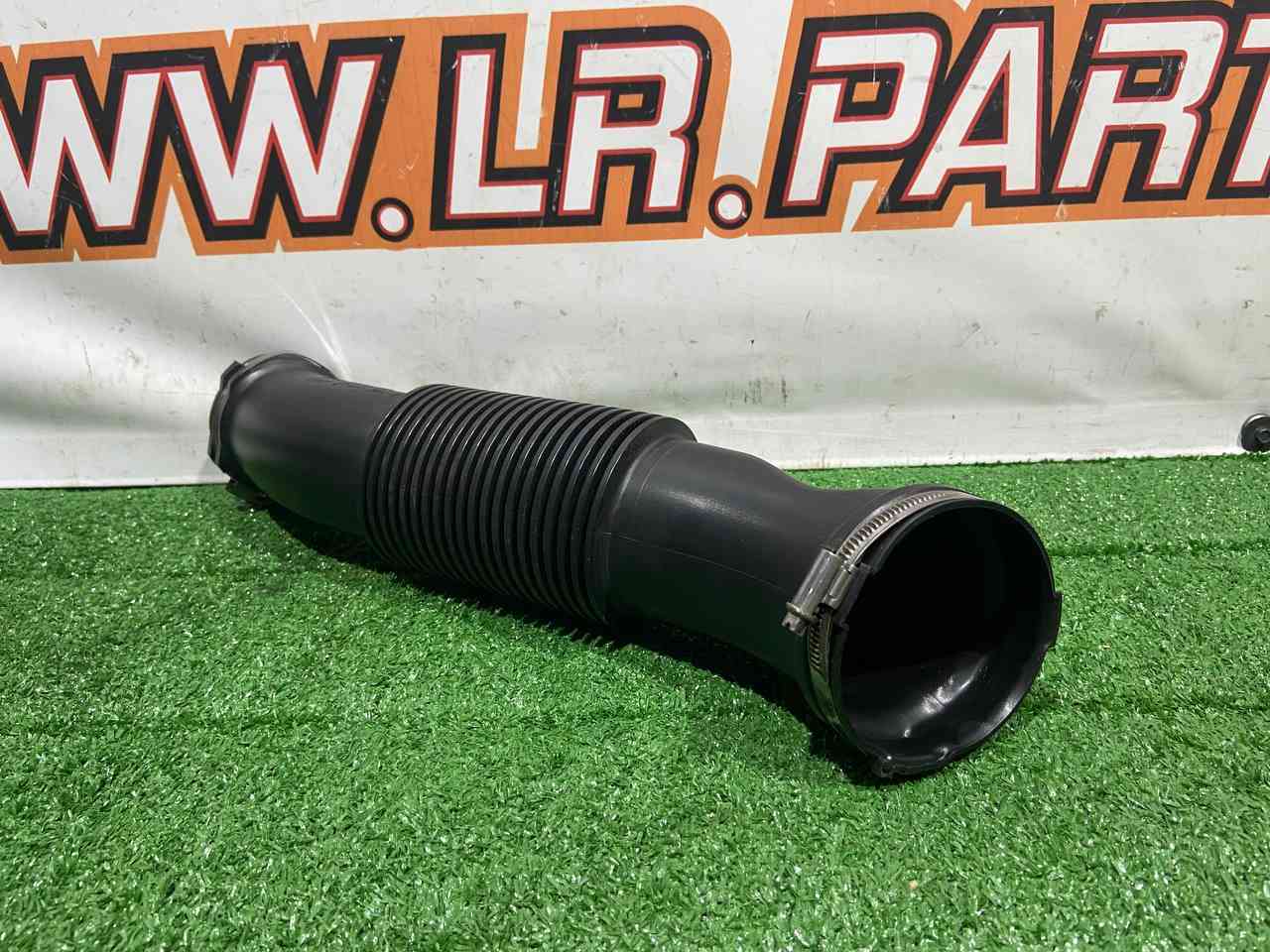 LR084405 Air duct RANGE ROVER SPORT (L494) 2013- Used cost 80 € in stock 1 pcs.