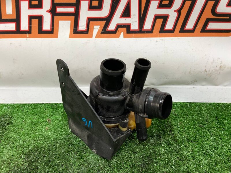 LR085946 Thermostat 3.0 D Range Rover Sport L494 (2014-2022) Used cost 40 € in stock 8 pcs.