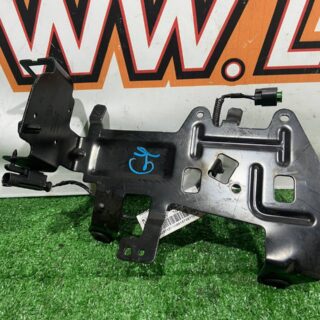 LR087499 Secondary heater bracket Range Rover L405 (2013-2021) used cost 50 € in stock 1 pcs.