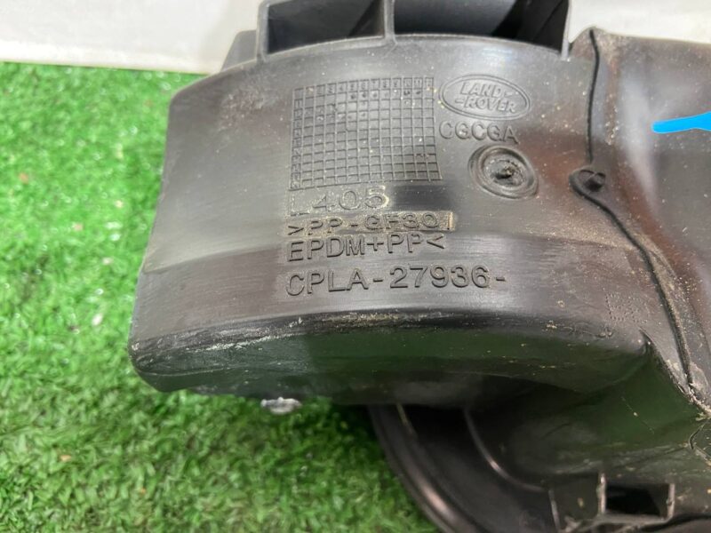 LR088353 Range Rover L405 (2013-2021) tank flap used - Image 14