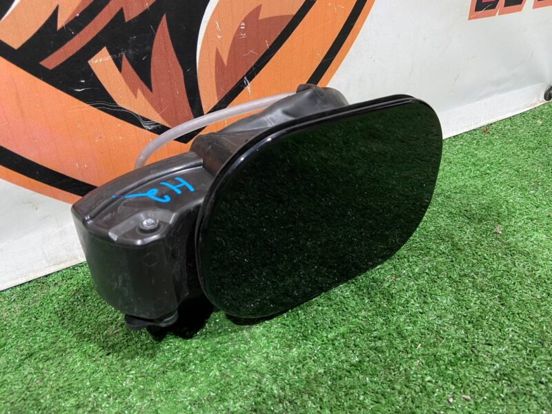 LR088353 Range Rover L405 (2013-2021) tank flap used cost 40 € in stock 5 pcs.