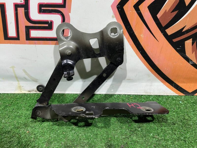 LR088985 Hood hinge left Range Rover L405 (2013-2021) Used - Image 15