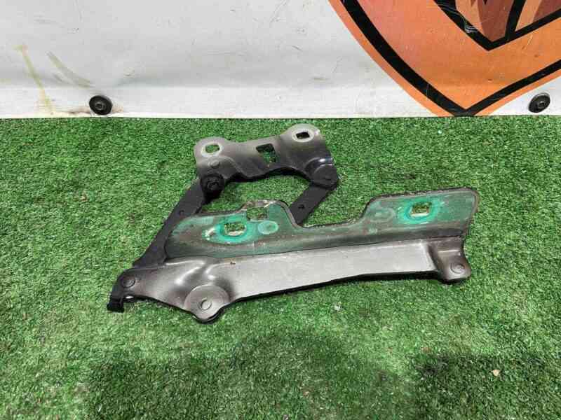 LR088985 Hood hinge left Range Rover L405 (2013-2021) Used - Image 17