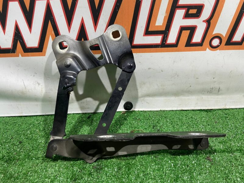 LR088985 Hood hinge left Range Rover L405 (2013-2021) Used cost 50 € in stock 11 pcs.
