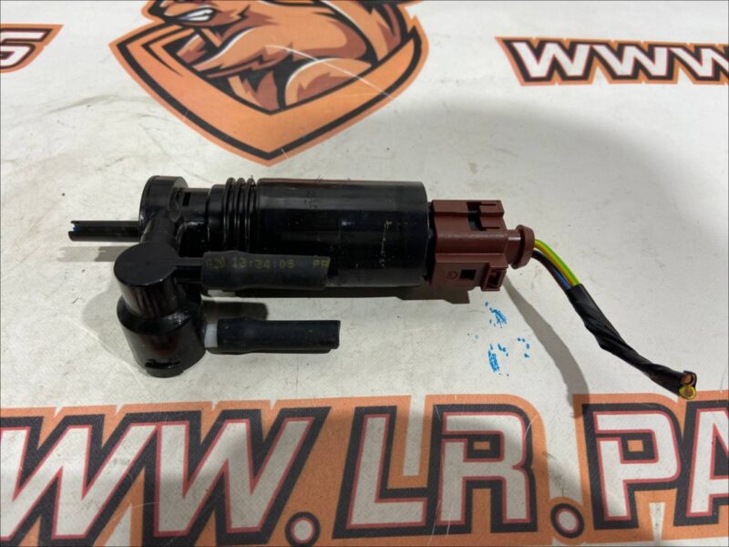 LR089443 Washer reservoir pump Land Rover Discovery 5 L462 (2017-) used cost 25 € in stock 3 pcs.