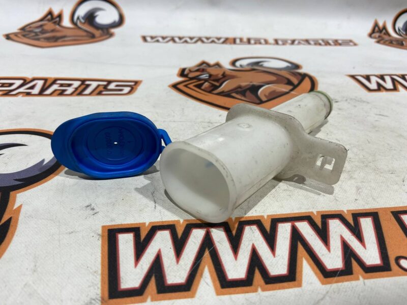 LR089444 The filler neck of the glass washer tank Land Rover Discovery 5 Used cost 24,37 € in stock 2 pcs.