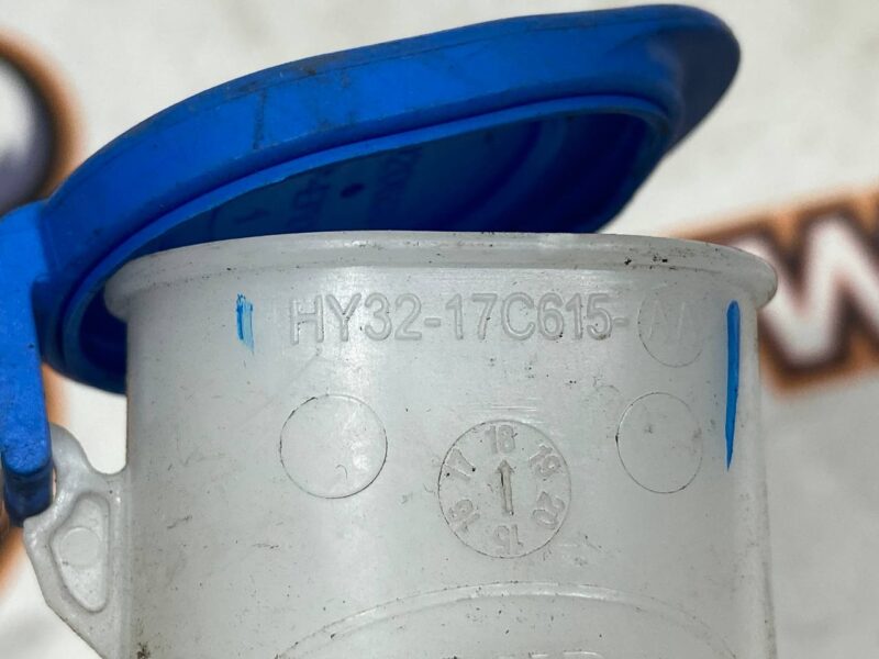 LR089444 The filler neck of the glass washer tank Land Rover Discovery 5 Used cost 24,37 € in stock 2 pcs.