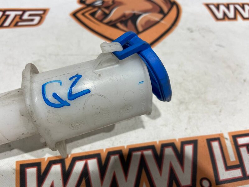 LR089444 The filler neck of the glass washer tank Land Rover Discovery 5 Used cost 24,37 € in stock 2 pcs.