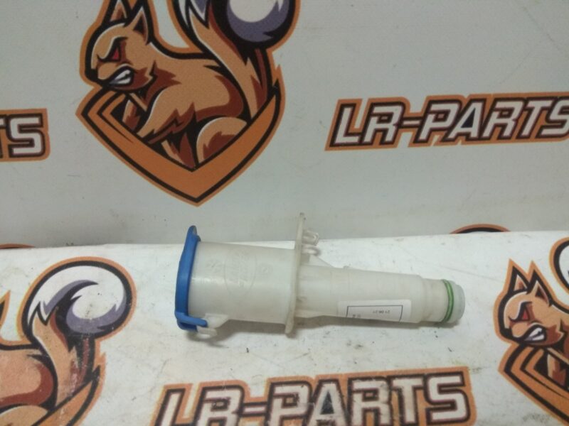 LR089444 The filler neck of the glass washer tank Land Rover Discovery 5 Used cost 24,37 € in stock 2 pcs.