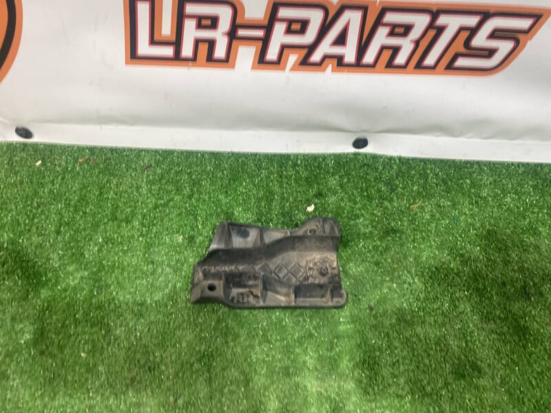 LR090539 Right cover rear suspension arm Range Rover Velar Used cost 10 € in stock 1 pcs.
