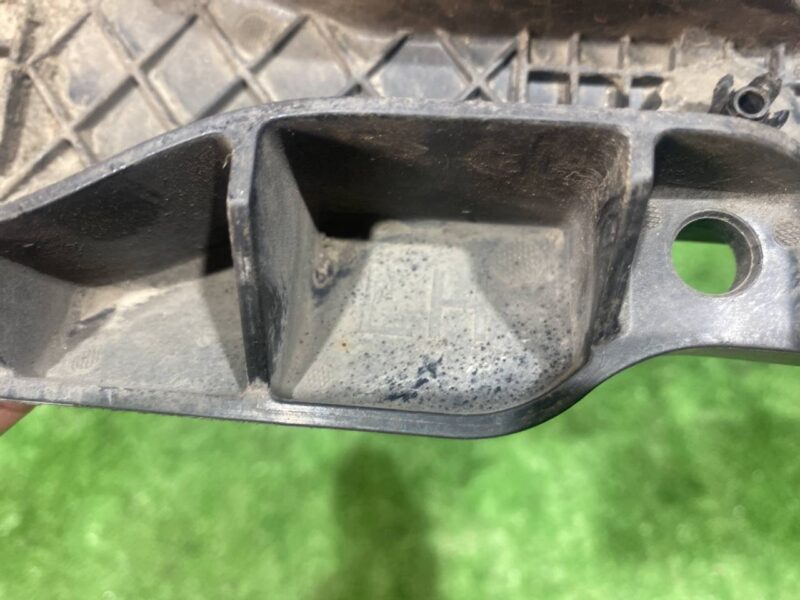 LR090540 Left cover rear suspension arms Range Rover Velar Used cost 10 € in stock 1 pcs.