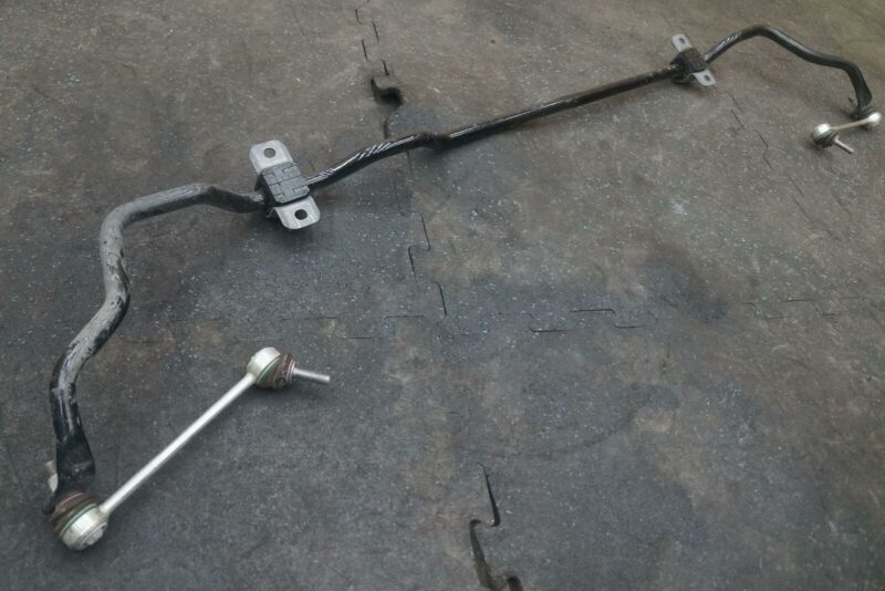 LR090545 Stabilizer rear Range Rover Velar L560 Used cost 50 € in stock 2 pcs.