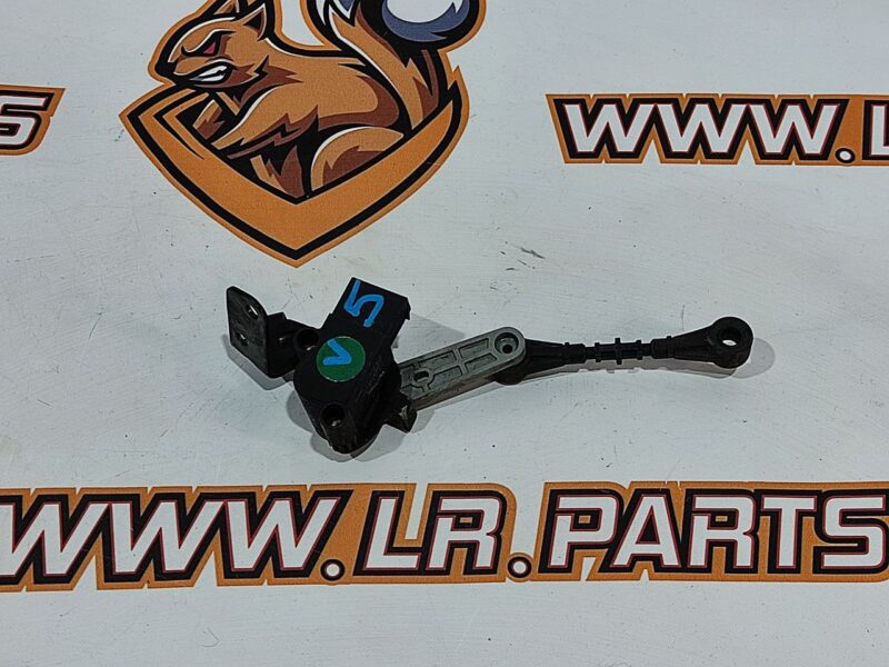 LR090681 Height sensor Rear right RANGE ROVER VELAR Used cost 70 € in stock 2 pcs.