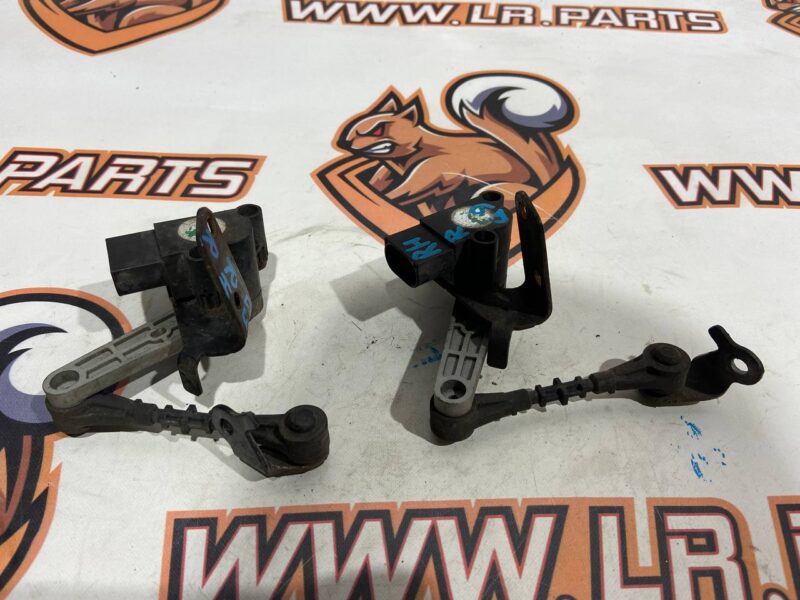 LR090681 Height sensor Rear right RANGE ROVER VELAR Used cost 70 € in stock 2 pcs.
